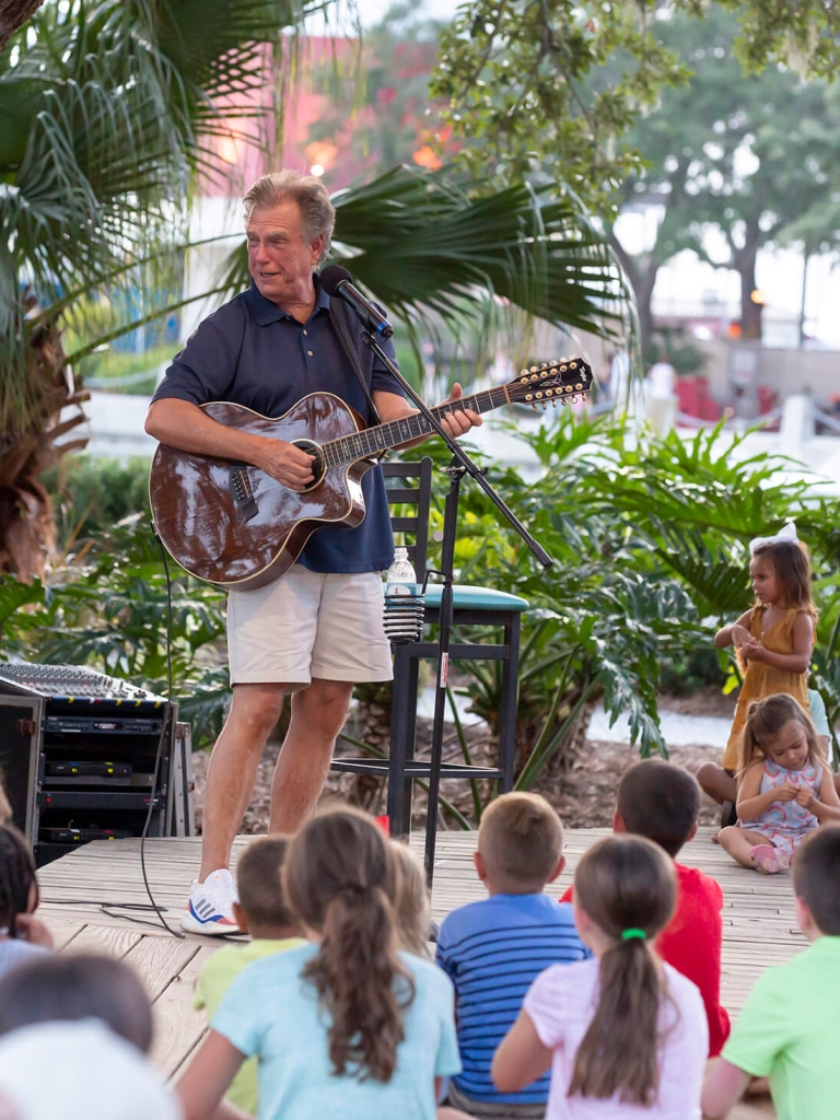 Greg Russell performing 