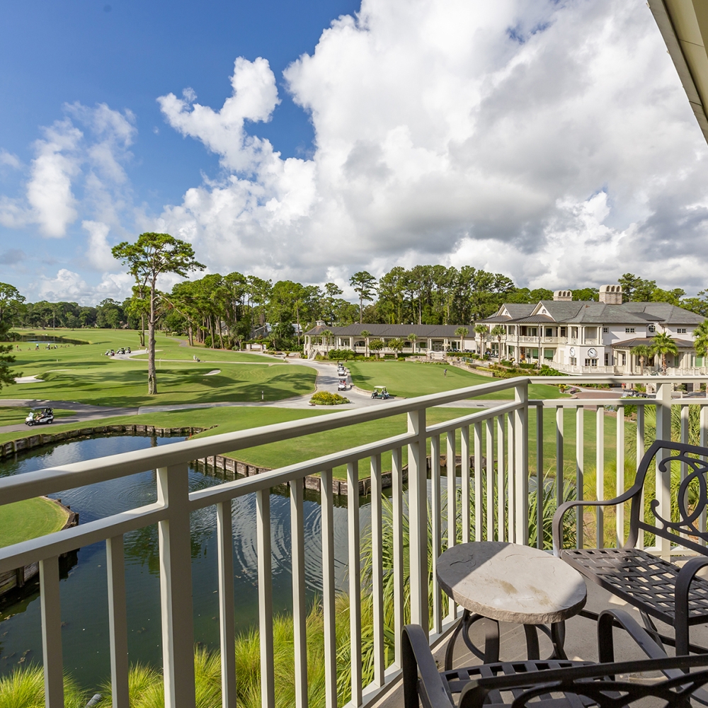 Image of the inn & club and golf course 
